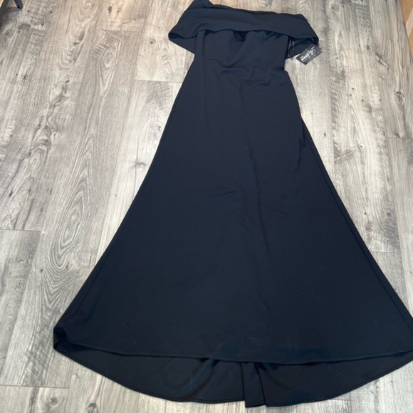 La Femme NWT Long Black Jersey Gown Dress Size 6 Off The Shoulder $338 28209 - Picture 5 of 14